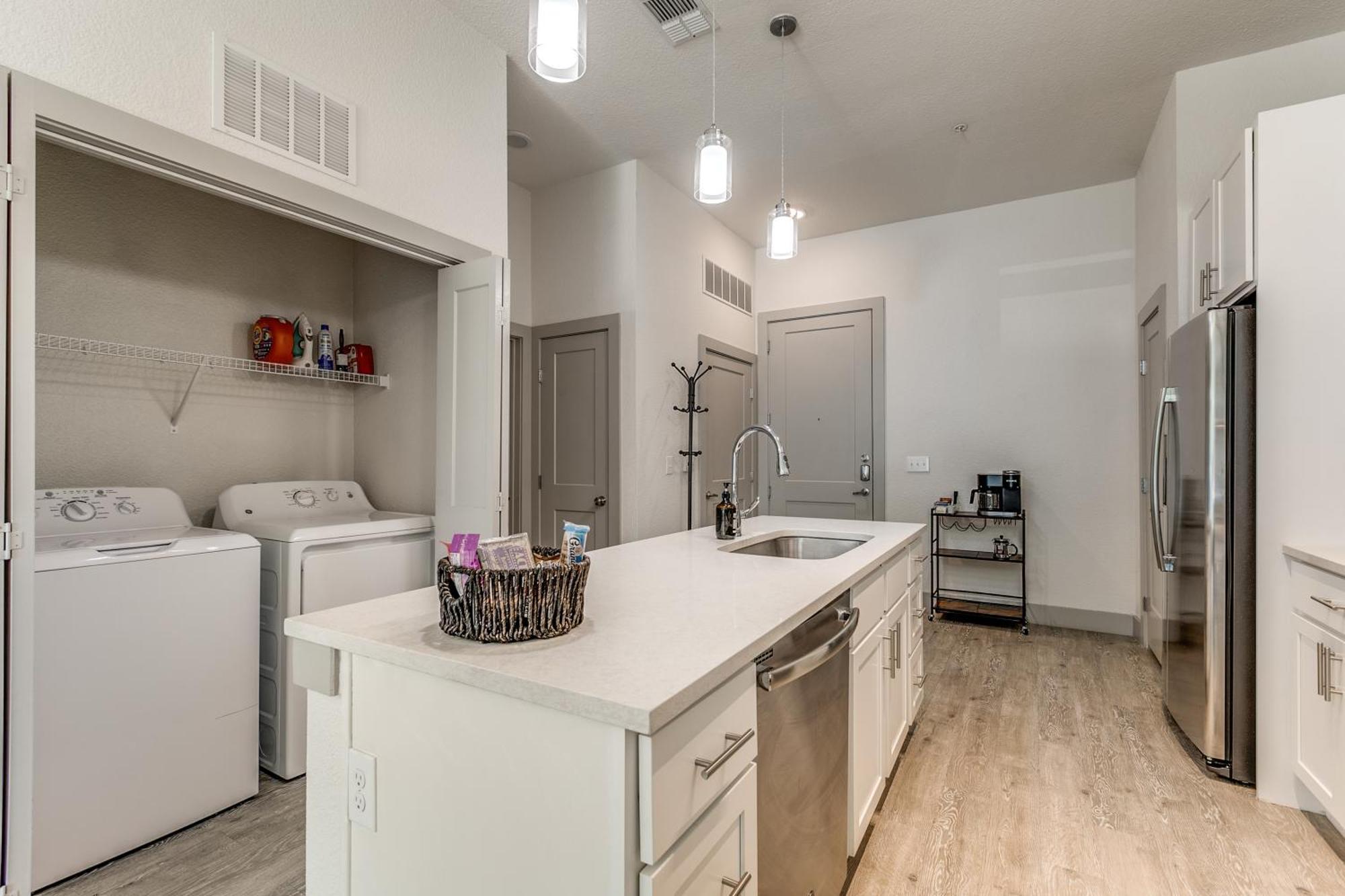 Lush Downtown Condo On Riverwalk W King Ste, Free Parking, Pet Friendly, Centrally Located On Riverwalk San Antonio Exterior foto
