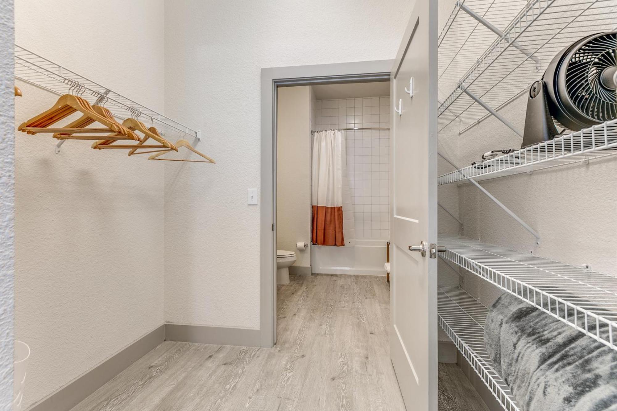 Lush Downtown Condo On Riverwalk W King Ste, Free Parking, Pet Friendly, Centrally Located On Riverwalk San Antonio Exterior foto