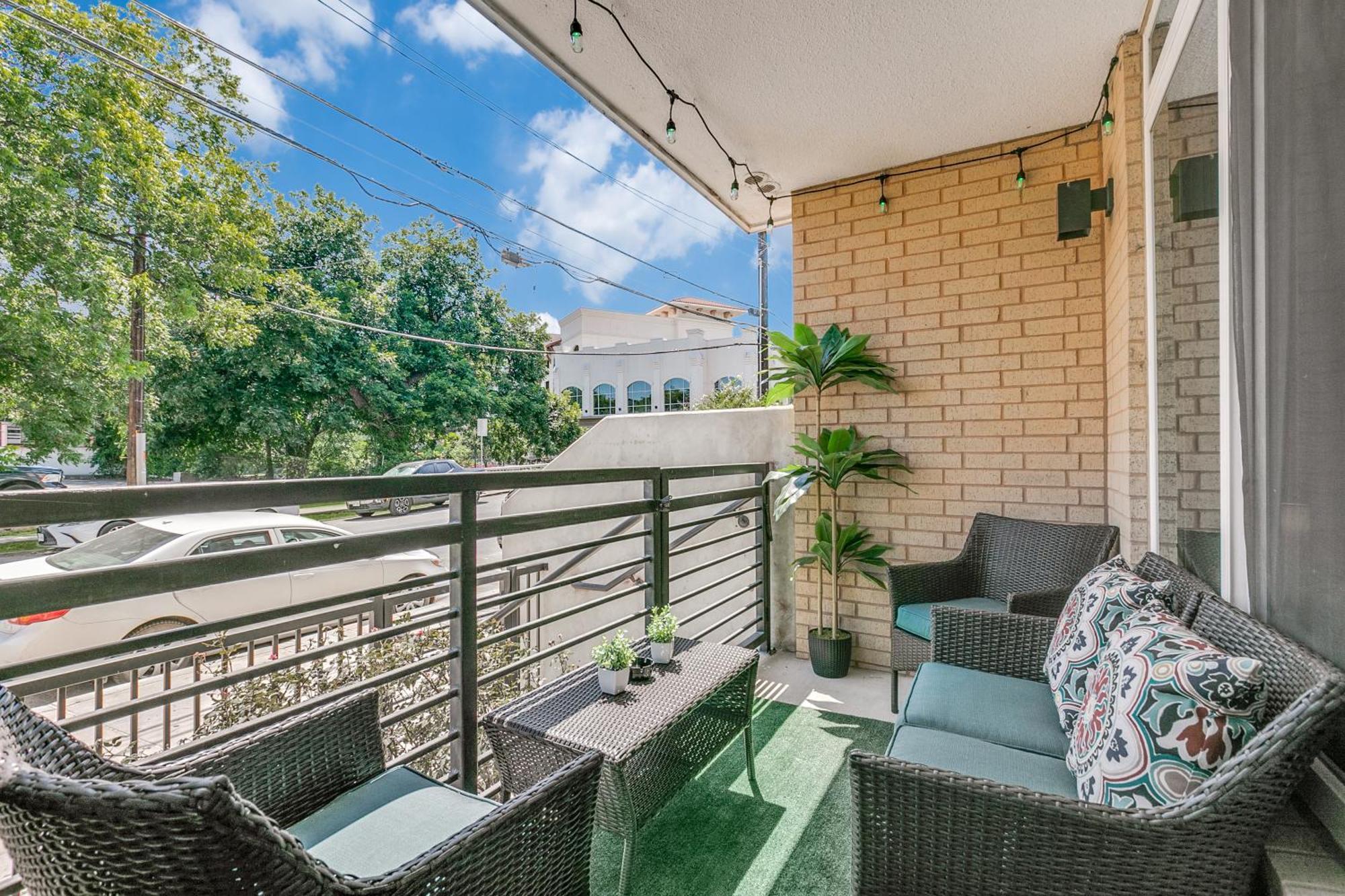 Lush Downtown Condo On Riverwalk W King Ste, Free Parking, Pet Friendly, Centrally Located On Riverwalk San Antonio Exterior foto