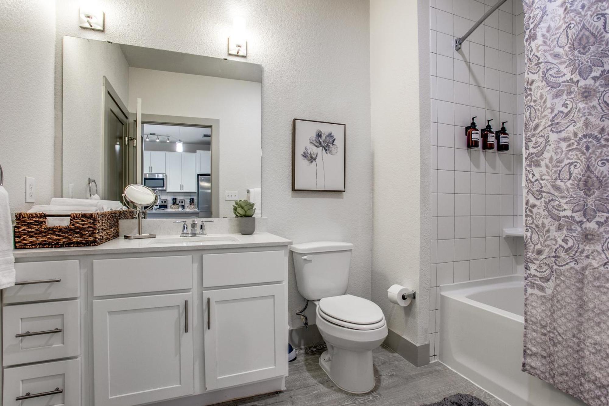 Lush Downtown Condo On Riverwalk W King Ste, Free Parking, Pet Friendly, Centrally Located On Riverwalk San Antonio Exterior foto